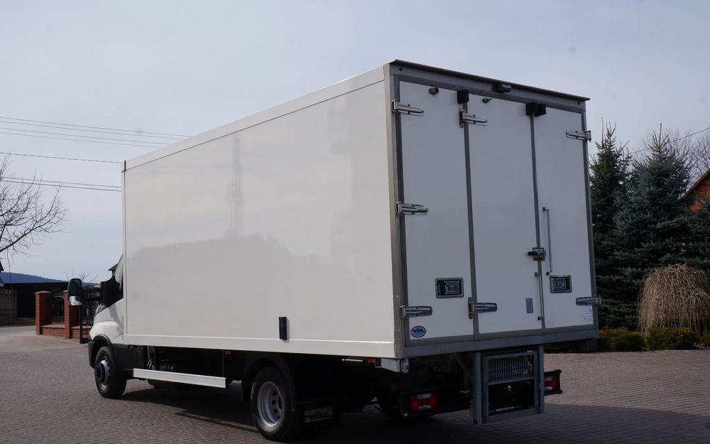 Iveco DAILY 70c17 CHŁODNIA 5 m Thermo king V-500 MAX Wzorowy Stan - Camión frigorífico: foto 4 Iveco DAILY 70c17 CHŁODNIA 5 m Thermo king V-500 MAX Wzorowy Stan - Camión frigorífico: foto 4