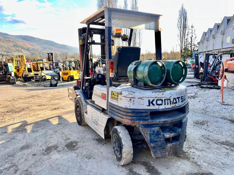 KOMATSU Chariot élévateur à gaz FG25T-11E (AVEC PINCE) - Carretilla elevadora de gas: foto 2 KOMATSU Chariot élévateur à gaz FG25T-11E (AVEC PINCE) - Carretilla elevadora de gas: foto 2