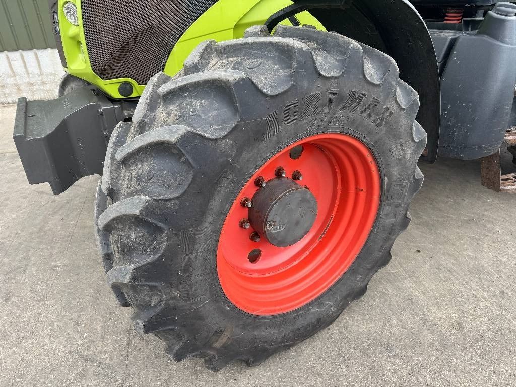 Tractor Claas Axion 810: foto 11