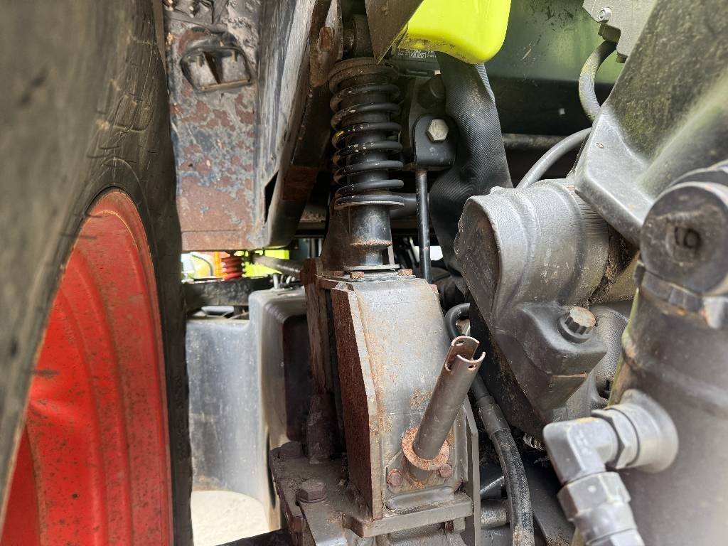 Tractor Claas Axion 810: foto 13