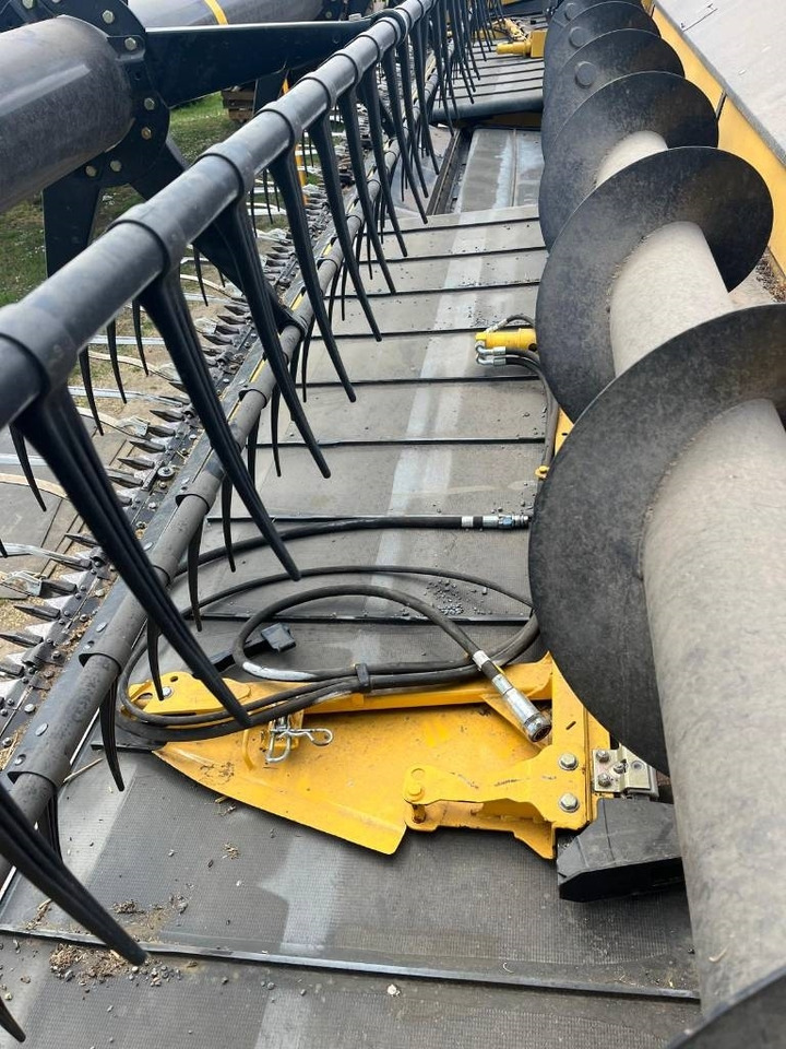 New Holland DXRN30 Draper Header - Accesorios para cosechadoras: foto 5 New Holland DXRN30 Draper Header - Accesorios para cosechadoras: foto 5