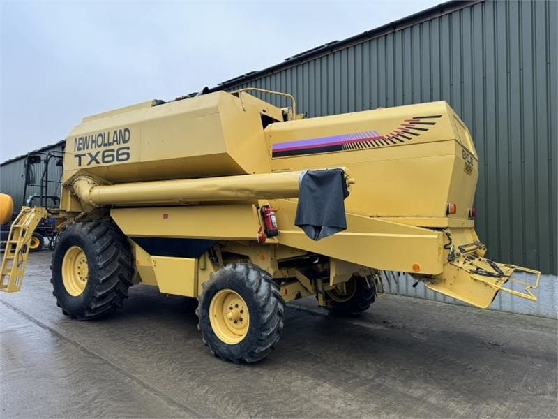 New Holland New Holland TX66 c/w 20ft Header - Accesorios para cosechadoras: foto 4 New Holland New Holland TX66 c/w 20ft Header - Accesorios para cosechadoras: foto 4