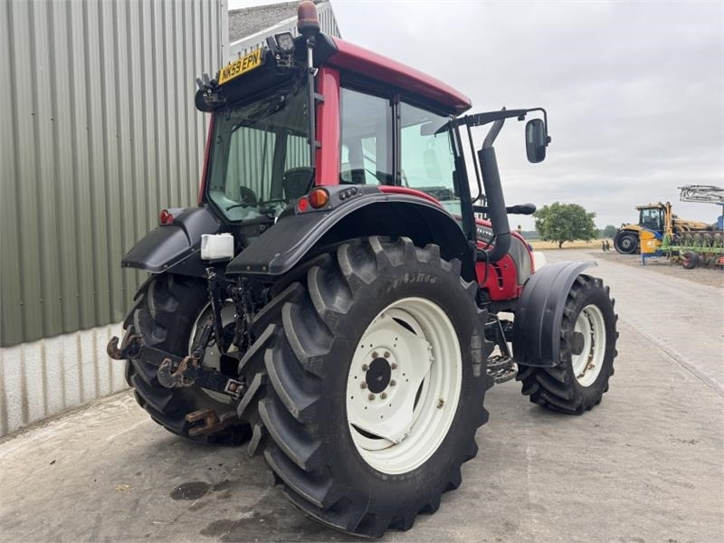 Valtra N121 Tractor - Tractor: foto 4 Valtra N121 Tractor - Tractor: foto 4