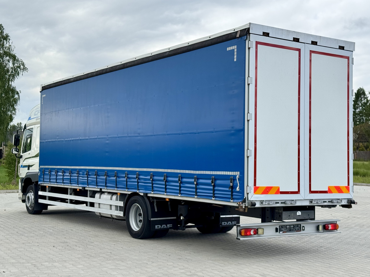 DAF CF 320 / FIRANKA / 24 EUROPALETY / SYPIALKA / AUTOMAT / KLIMA POSTOJOWA / 2017 ROK - Camión lona: foto 4 DAF CF 320 / FIRANKA / 24 EUROPALETY / SYPIALKA / AUTOMAT / KLIMA POSTOJOWA / 2017 ROK - Camión lona: foto 4