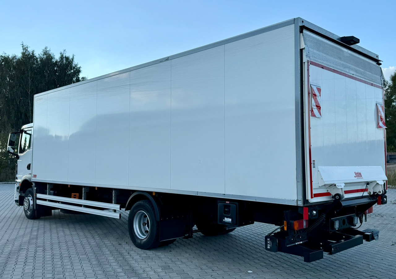 MAN TGM 15.290 / CHŁODNIA / WINDA / 8.3 M DŁUGOŚCI / 20 EUROPALET / THERMO KING / +30/-30 / AUTOMAT / 2021 ROK / SERWISOWANY - Camión frigorífico: foto 4 MAN TGM 15.290 / CHŁODNIA / WINDA / 8.3 M DŁUGOŚCI / 20 EUROPALET / THERMO KING / +30/-30 / AUTOMAT / 2021 ROK / SERWISOWANY - Camión frigorífico: foto 4