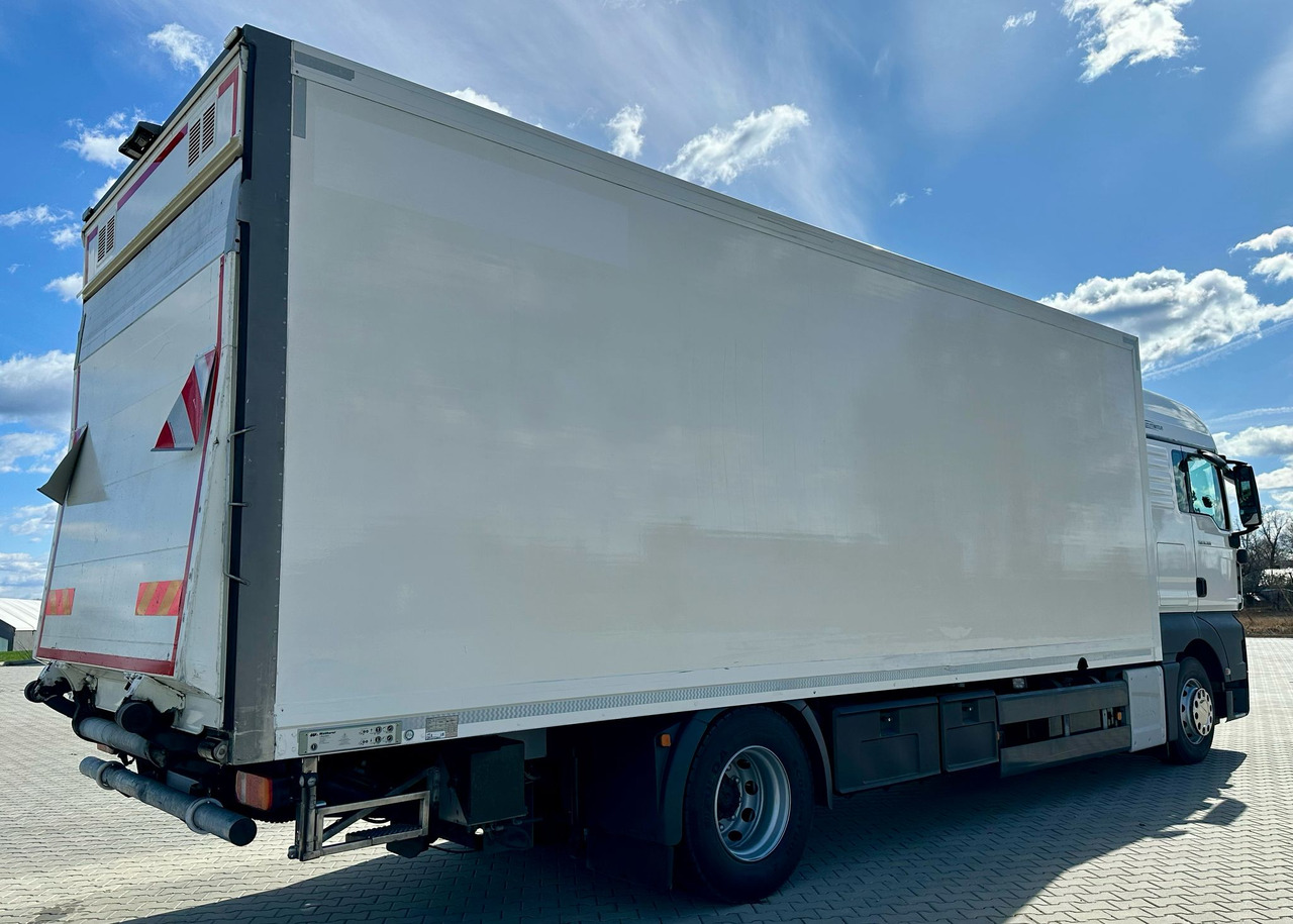 MAN TGX 18.360 / CHŁODNIA / WINDA / AUTOMAT / 19 EUROPALET / THERMO KING / SYPIALKA / SPROWADZONY - Camión frigorífico: foto 4 MAN TGX 18.360 / CHŁODNIA / WINDA / AUTOMAT / 19 EUROPALET / THERMO KING / SYPIALKA / SPROWADZONY - Camión frigorífico: foto 4