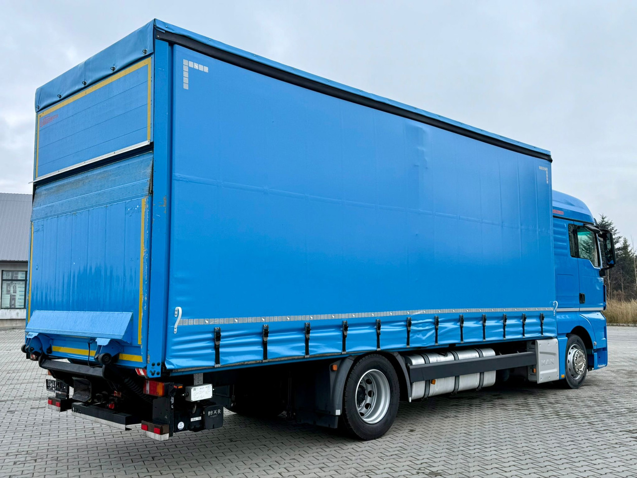 MAN TGX 18.360 / FIRANKA / WINDA / AUTOMAT / NOWE OPONY / EURO 6 / SYPIALKA / SPROWADZONY - Camión lona: foto 5 MAN TGX 18.360 / FIRANKA / WINDA / AUTOMAT / NOWE OPONY / EURO 6 / SYPIALKA / SPROWADZONY - Camión lona: foto 5