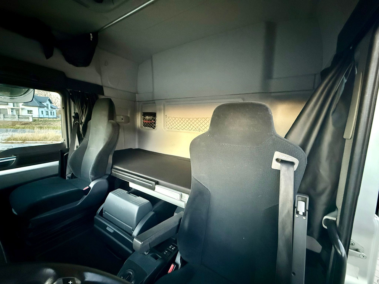 Camión lona MAN TGX 18.400 / FIRANKA / KONTENER / NISKI PRZEBIEG / EURO 6 / AUTOMAT / SYPIALKA / 2016 ROK: foto 22 Camión lona MAN TGX 18.400 / FIRANKA / KONTENER / NISKI PRZEBIEG / EURO 6 / AUTOMAT / SYPIALKA / 2016 ROK: foto 22