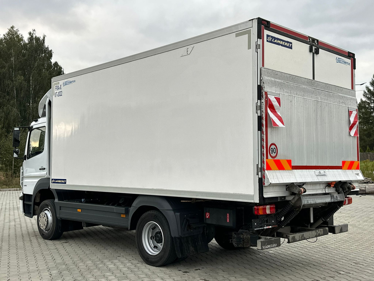 MERCEDES-BENZ ATEGO 1218 / CHŁODNIA / WINDA / 12 PALET / 5.10 M DŁUGOŚCI / AUTOMAT / LAMBERET / 5090 KG ŁADOWNOŚCI - Camión frigorífico: foto 3 MERCEDES-BENZ ATEGO 1218 / CHŁODNIA / WINDA / 12 PALET / 5.10 M DŁUGOŚCI / AUTOMAT / LAMBERET / 5090 KG ŁADOWNOŚCI - Camión frigorífico: foto 3