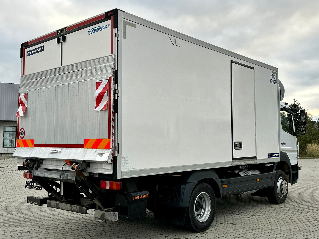 MERCEDES-BENZ ATEGO 1218 / CHŁODNIA / WINDA / 12 PALET / 5.10 M DŁUGOŚCI / AUTOMAT / LAMBERET / 5090 KG ŁADOWNOŚCI - Camión frigorífico: foto 4 MERCEDES-BENZ ATEGO 1218 / CHŁODNIA / WINDA / 12 PALET / 5.10 M DŁUGOŚCI / AUTOMAT / LAMBERET / 5090 KG ŁADOWNOŚCI - Camión frigorífico: foto 4