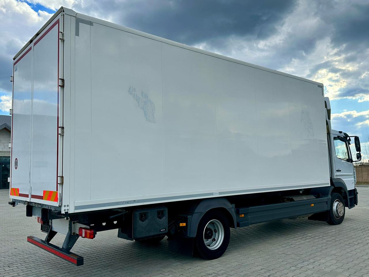 MERCEDES-BENZ ATEGO / 1221 / IZOTERMA / KONTENER / AUTOMAT / 230 TYS KM / 17 EUROPALET / 6.8 M DŁUGOŚCI / 2019 ROK - Camión isotérmico: foto 4 MERCEDES-BENZ ATEGO / 1221 / IZOTERMA / KONTENER / AUTOMAT / 230 TYS KM / 17 EUROPALET / 6.8 M DŁUGOŚCI / 2019 ROK - Camión isotérmico: foto 4
