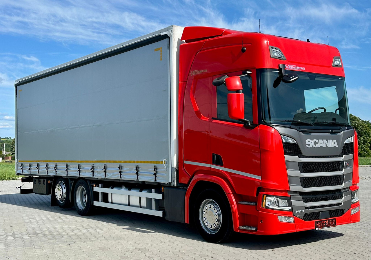 SCANIA R410 / FIRANKA / 21 EUROPALET / 8.5 M DŁUGOŚCI / 6x2 / PODWIESZA - Camión lona: foto 1 SCANIA R410 / FIRANKA / 21 EUROPALET / 8.5 M DŁUGOŚCI / 6x2 / PODWIESZA - Camión lona: foto 1