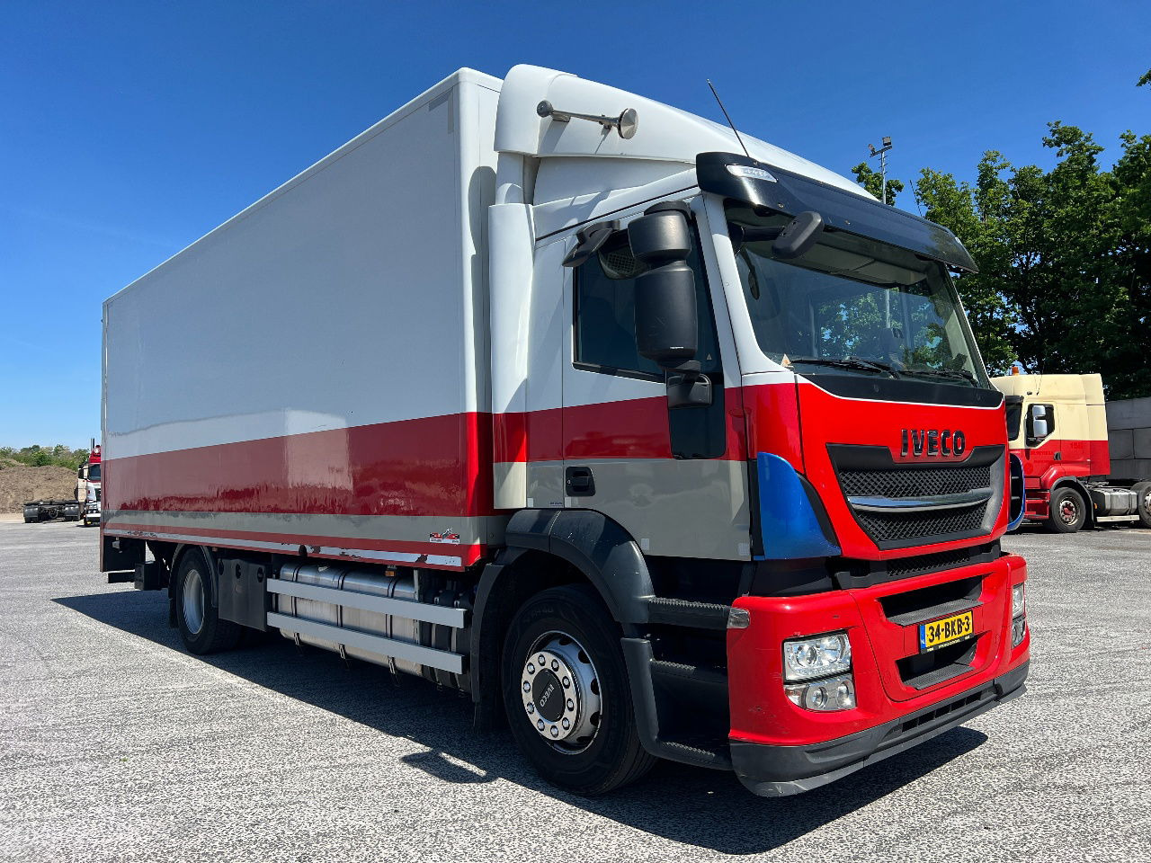 Iveco Stralis 310 AD, 19Ton, Euro 6 - Camión caja cerrada: foto 2 Iveco Stralis 310 AD, 19Ton, Euro 6 - Camión caja cerrada: foto 2