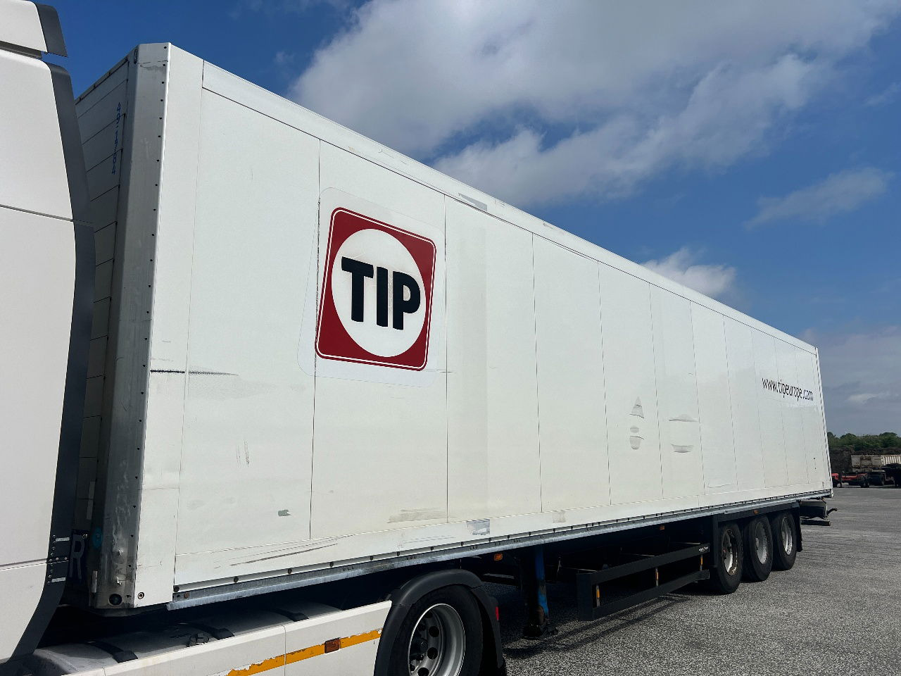 Schmitz Cargobull Isoliert koffer, SAF achsen - Semirremolque caja cerrada: foto 1 Schmitz Cargobull Isoliert koffer, SAF achsen - Semirremolque caja cerrada: foto 1