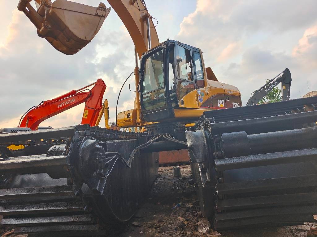 CAT 320 C - Excavadora anfibia: foto 1 CAT 320 C - Excavadora anfibia: foto 1