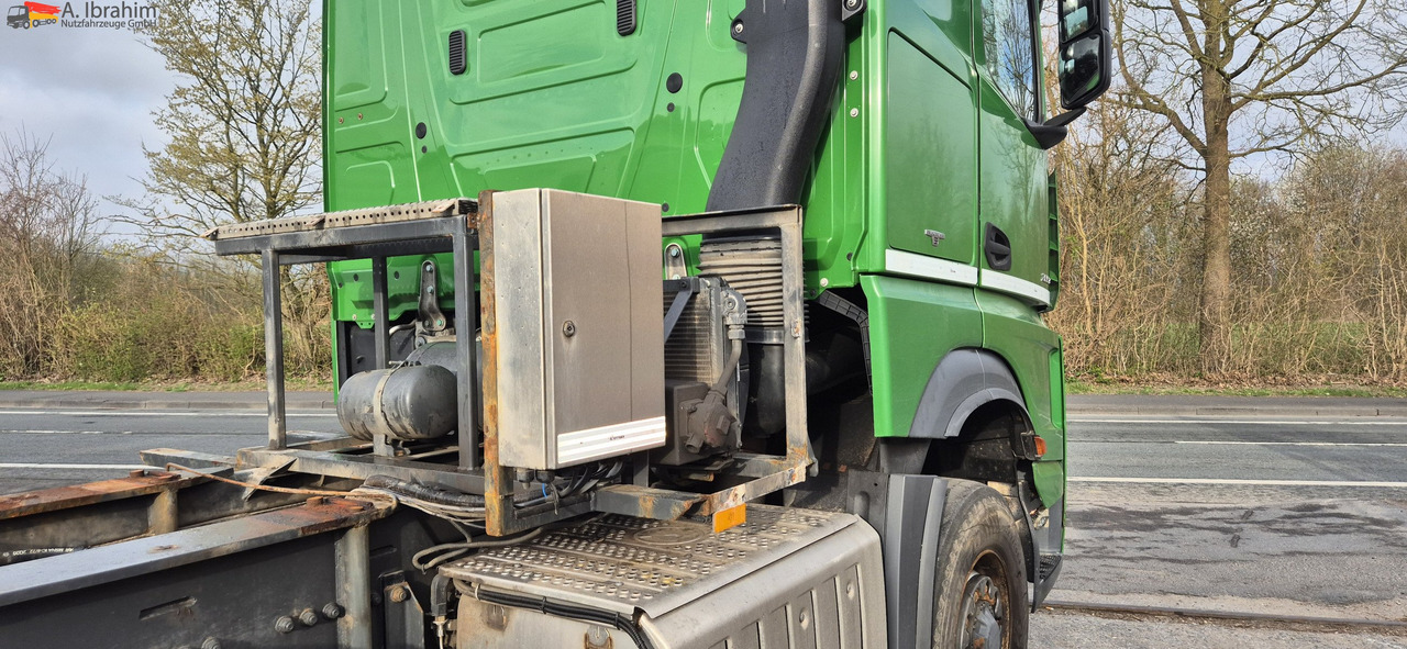 Mercedes-Benz DB 2853 4x4x2H Retarder - Cabeza tractora: foto 4 Mercedes-Benz DB 2853 4x4x2H Retarder - Cabeza tractora: foto 4