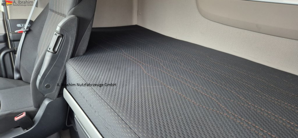 Daf XF 450 FAR 6x2, Liftachse Schiebeplane, Edscha - Camión lona: foto 2 Daf XF 450 FAR 6x2, Liftachse Schiebeplane, Edscha - Camión lona: foto 2