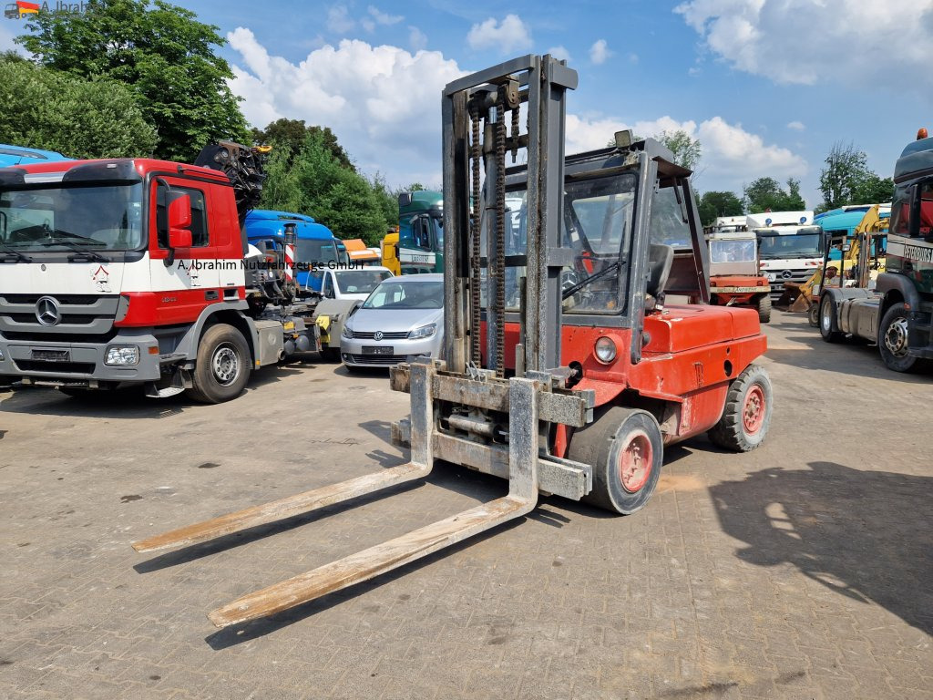Linde H60 alt, aber läuft. 2x vorhanden, Tragfähigkeit 6000 kg - Carretilla elevadora diésel: foto 1 Linde H60 alt, aber läuft. 2x vorhanden, Tragfähigkeit 6000 kg - Carretilla elevadora diésel: foto 1