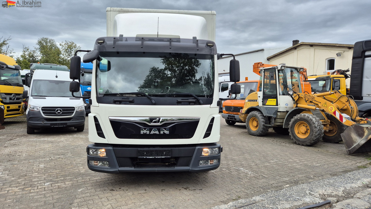 Leasing de MAN 8.250 7,30 m Koffer, Navi, Topzustand MAN 8.250 7,30 m Koffer, Navi, Topzustand: foto 8 Leasing de MAN 8.250 7,30 m Koffer, Navi, Topzustand MAN 8.250 7,30 m Koffer, Navi, Topzustand: foto 8