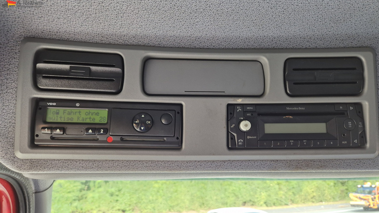Mercedes-Benz 1222 Werkstattkoffer mit Regalsystem - Camión caja cerrada: foto 3 Mercedes-Benz 1222 Werkstattkoffer mit Regalsystem - Camión caja cerrada: foto 3