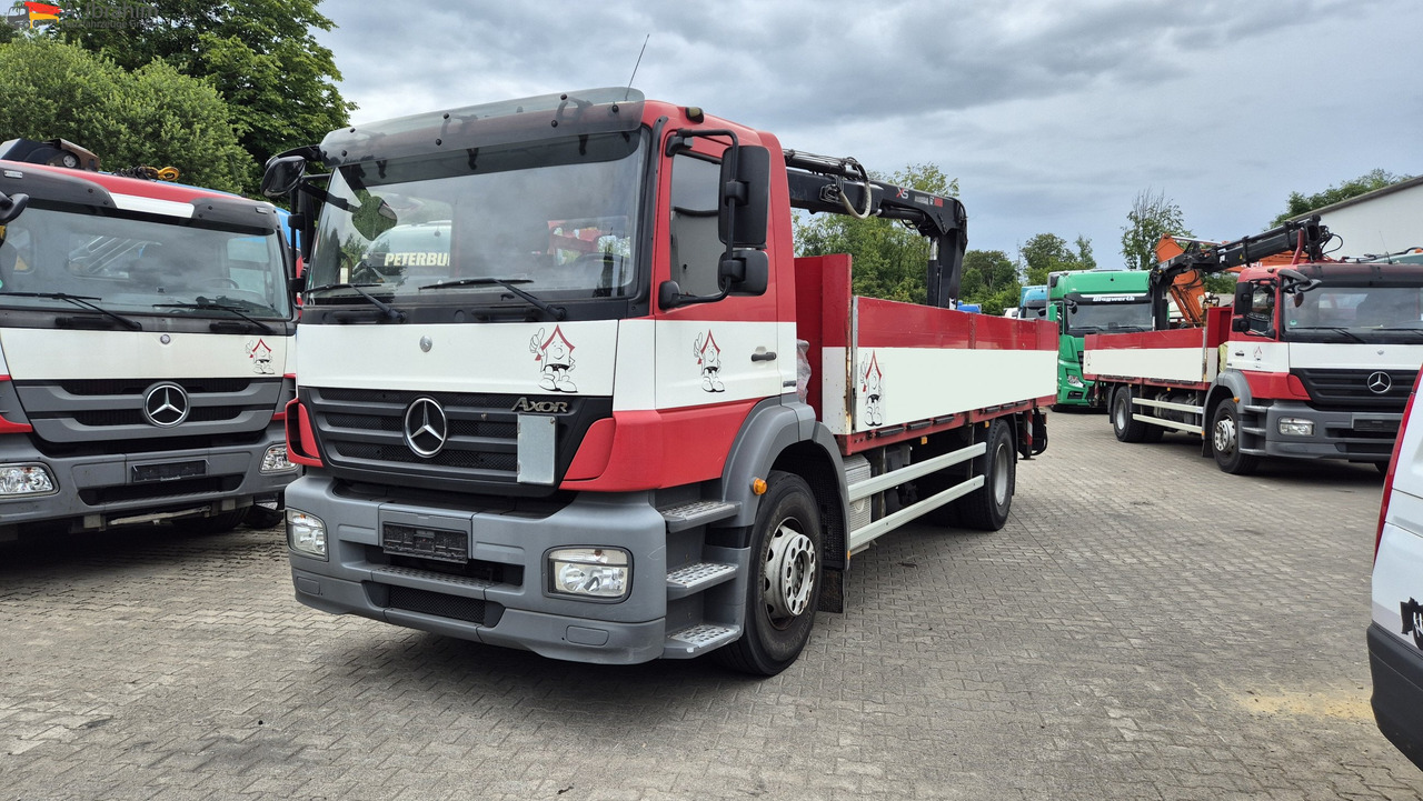 Mercedes-Benz 1833 HIAB Kran, Funk FB Scheckheft gepflegt bei Mercedes - Camión caja abierta, Camión grúa: foto 1 Mercedes-Benz 1833 HIAB Kran, Funk FB Scheckheft gepflegt bei Mercedes - Camión caja abierta, Camión grúa: foto 1