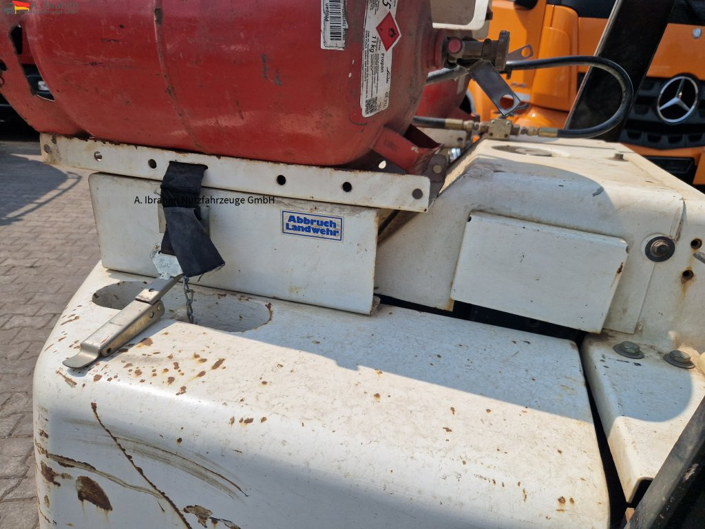 Nissan BF 03-40 4t Stapler - Carretilla elevadora: foto 5 Nissan BF 03-40 4t Stapler - Carretilla elevadora: foto 5