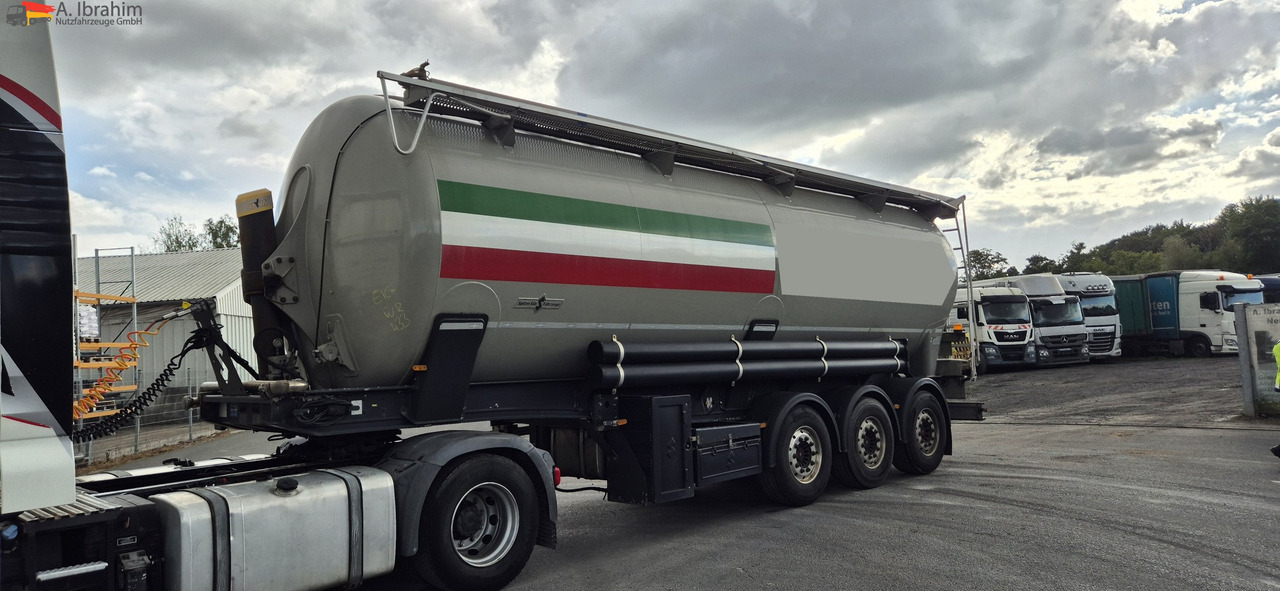 SPITZER SKL2745CAL leichter Anfahrschaden elektr. Pumpe - Semirremolque silo: foto 1 SPITZER SKL2745CAL leichter Anfahrschaden elektr. Pumpe - Semirremolque silo: foto 1