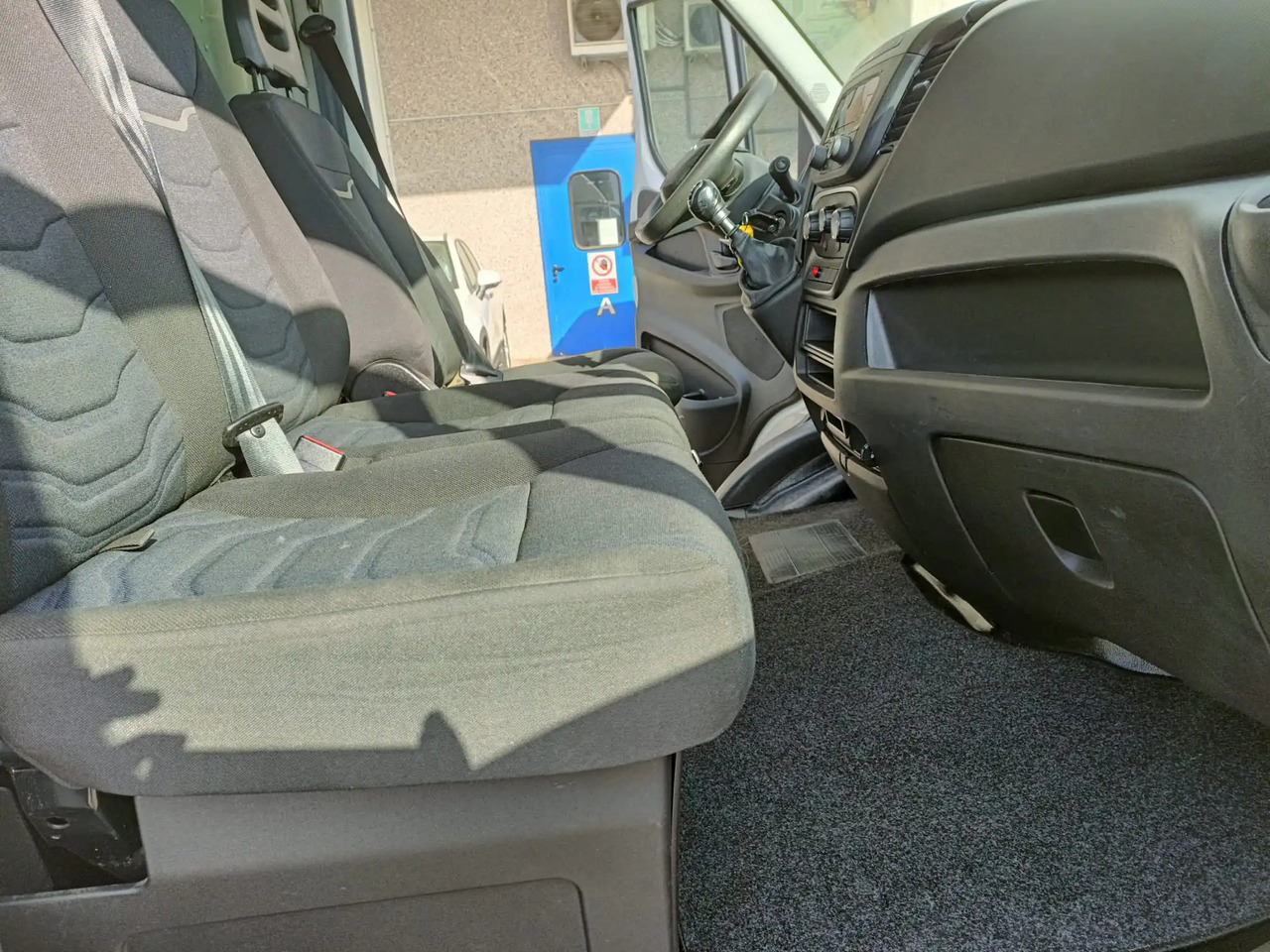 IVECO DAILY 35C14 - Furgoneta: foto 2 IVECO DAILY 35C14 - Furgoneta: foto 2