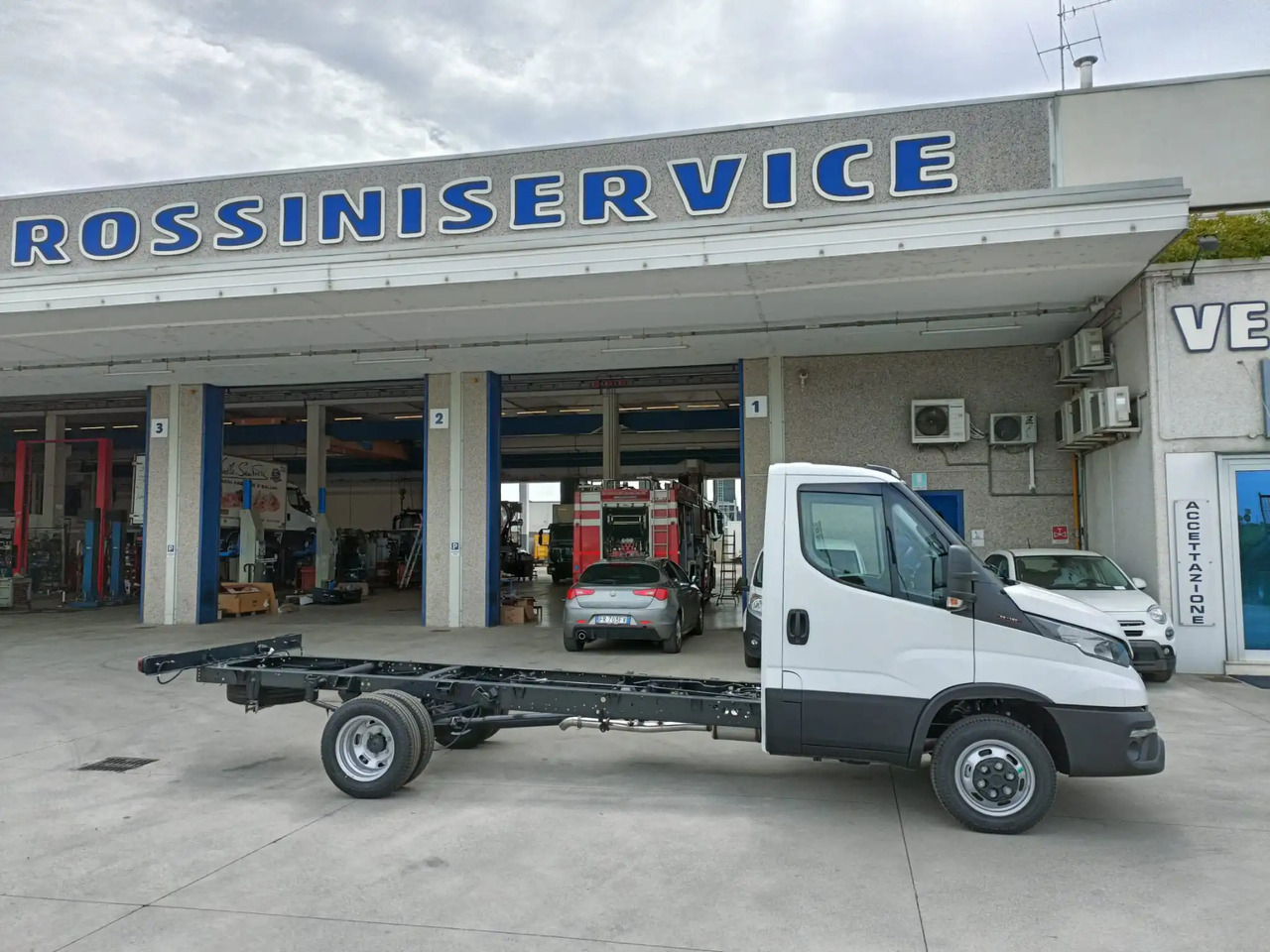 IVECO DAILY 35C18 MOD. 2025 A TELAIO NUOVO - Furgoneta: foto 3 IVECO DAILY 35C18 MOD. 2025 A TELAIO NUOVO - Furgoneta: foto 3