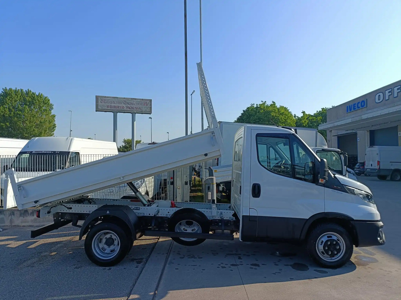 IVECO DAILY 35C16 NUOVO 3.0 cc MOD: 2025 RIBALTABILE - Volquete furgoneta: foto 3 IVECO DAILY 35C16 NUOVO 3.0 cc MOD: 2025 RIBALTABILE - Volquete furgoneta: foto 3