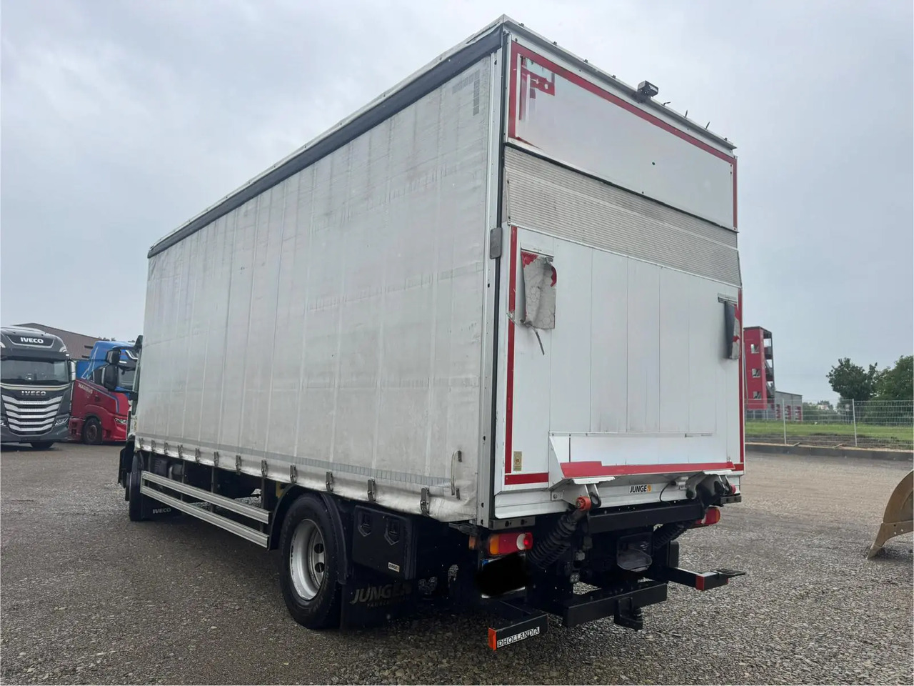 IVECO EUROCARGO 180E32P - Camión lona: foto 2 IVECO EUROCARGO 180E32P - Camión lona: foto 2