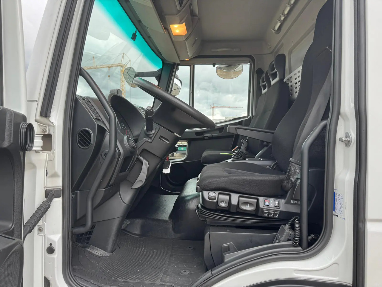 IVECO EUROCARGO 75E19P - Camión chasis: foto 2 IVECO EUROCARGO 75E19P - Camión chasis: foto 2