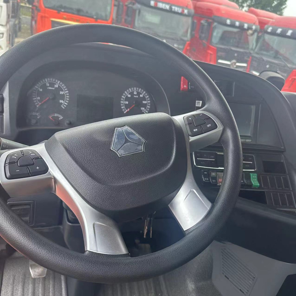 Sinotruk - Cabeza tractora: foto 1 Sinotruk - Cabeza tractora: foto 1