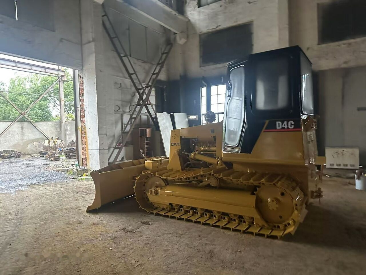 Bulldozer Caterpillar D4C: foto 9
