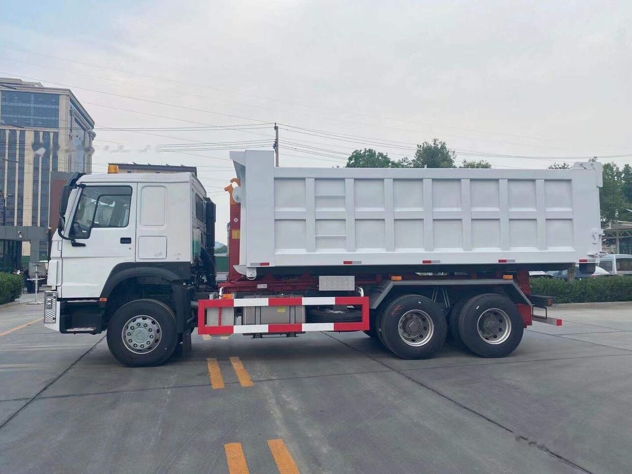 Howo 371 - Camión volquete: foto 1 Howo 371 - Camión volquete: foto 1