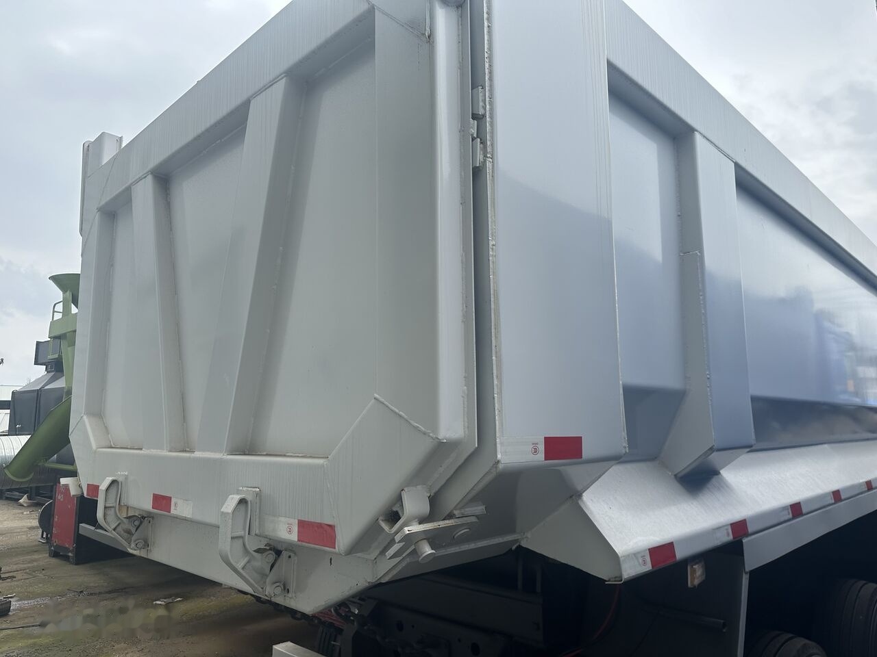 Howo - Camión volquete: foto 1 Howo - Camión volquete: foto 1