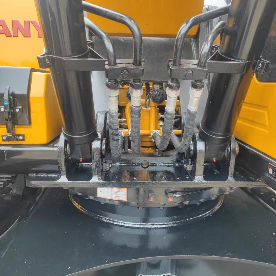 Sany SY215C - Excavadora de cadenas: foto 1 Sany SY215C - Excavadora de cadenas: foto 1