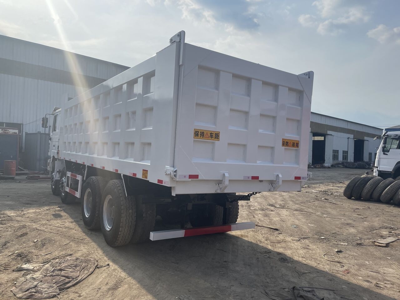 Shacman F3000 - Camión volquete: foto 1 Shacman F3000 - Camión volquete: foto 1