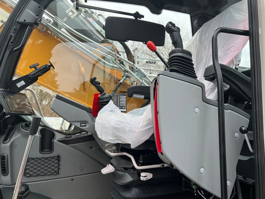 Liebherr R 922 G 6.0-D Liebherr R 922 G 6.0-D - Excavadora de cadenas: foto 4 Liebherr R 922 G 6.0-D Liebherr R 922 G 6.0-D - Excavadora de cadenas: foto 4