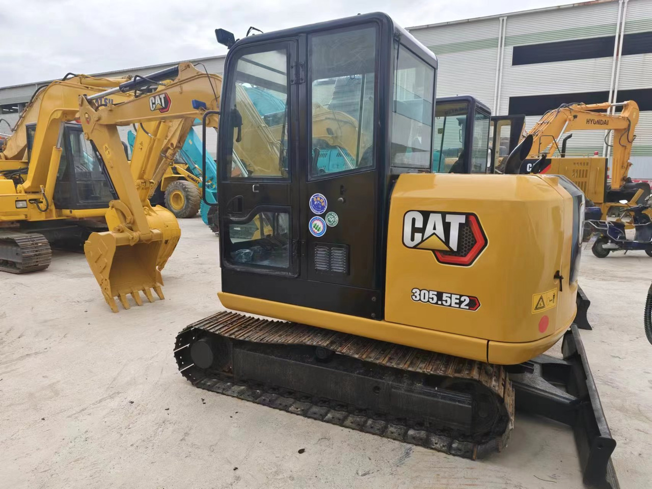 CATERPILLAR 305.5e2 - Excavadora de cadenas: foto 1 CATERPILLAR 305.5e2 - Excavadora de cadenas: foto 1