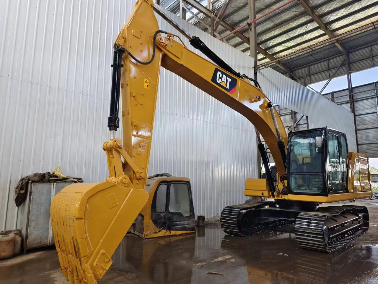 CATERPILLAR 320GC - Excavadora de cadenas: foto 2 CATERPILLAR 320GC - Excavadora de cadenas: foto 2