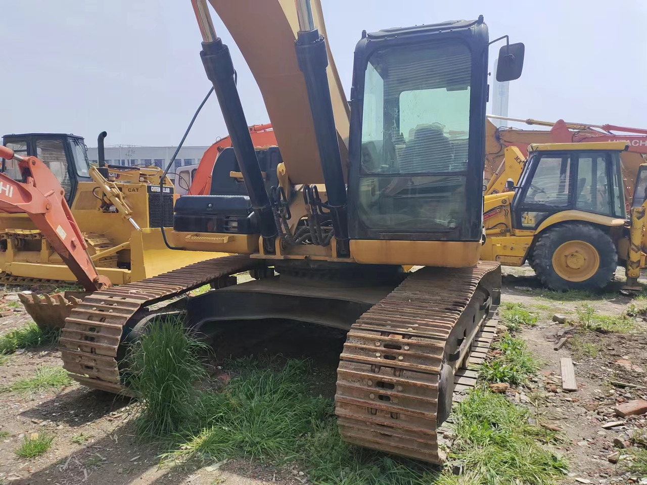 CATERPILLAR 325C 320C - Excavadora de cadenas: foto 1 CATERPILLAR 325C 320C - Excavadora de cadenas: foto 1