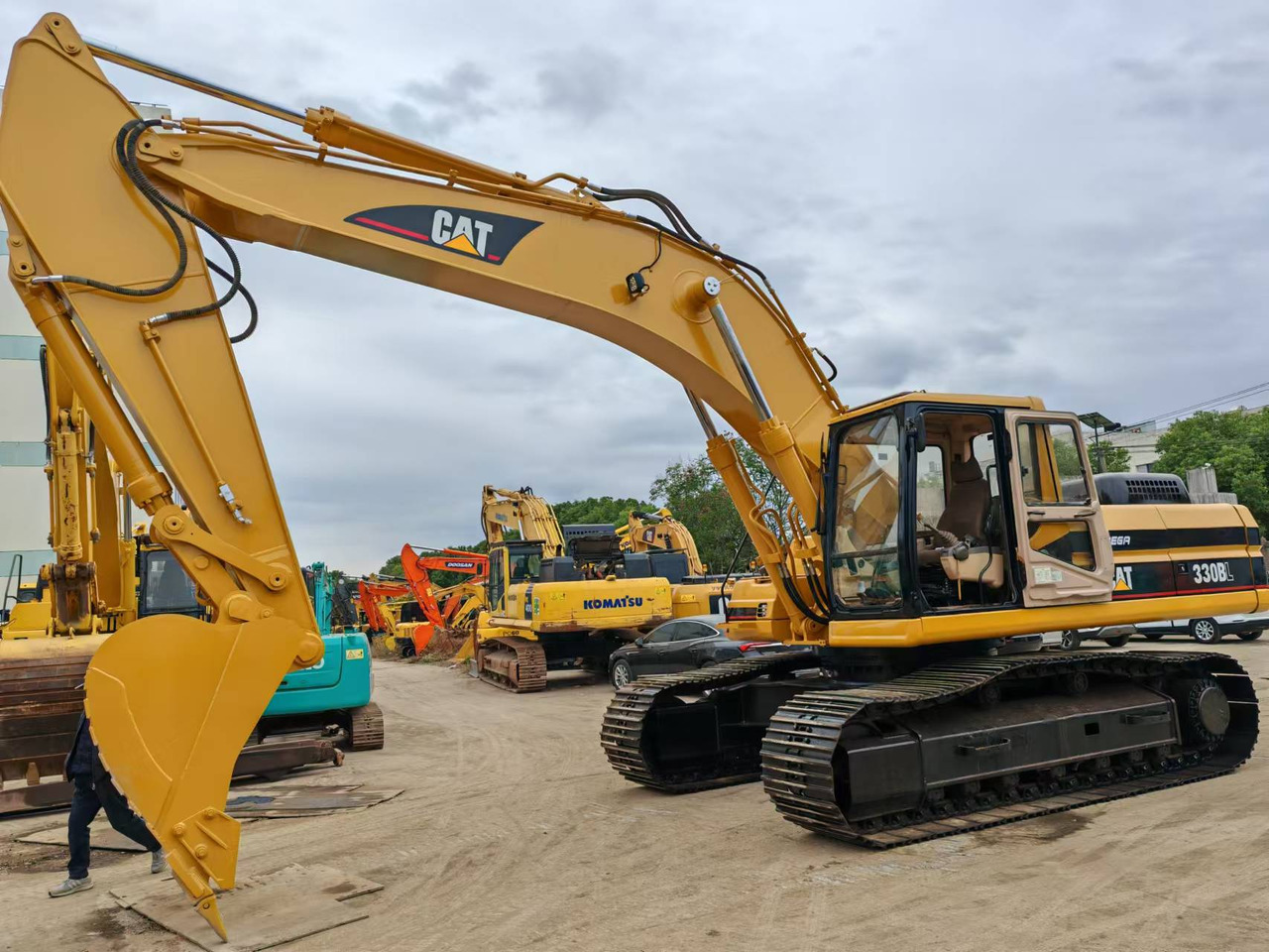 CATERPILLAR 330BL - Excavadora de cadenas: foto 1 CATERPILLAR 330BL - Excavadora de cadenas: foto 1