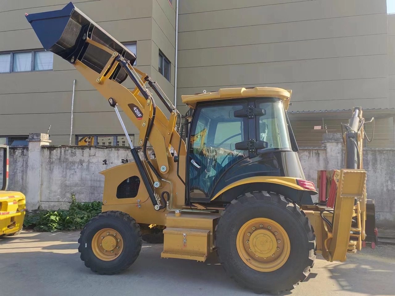 CATERPILLAR 420F - Retroexcavadora: foto 2 CATERPILLAR 420F - Retroexcavadora: foto 2