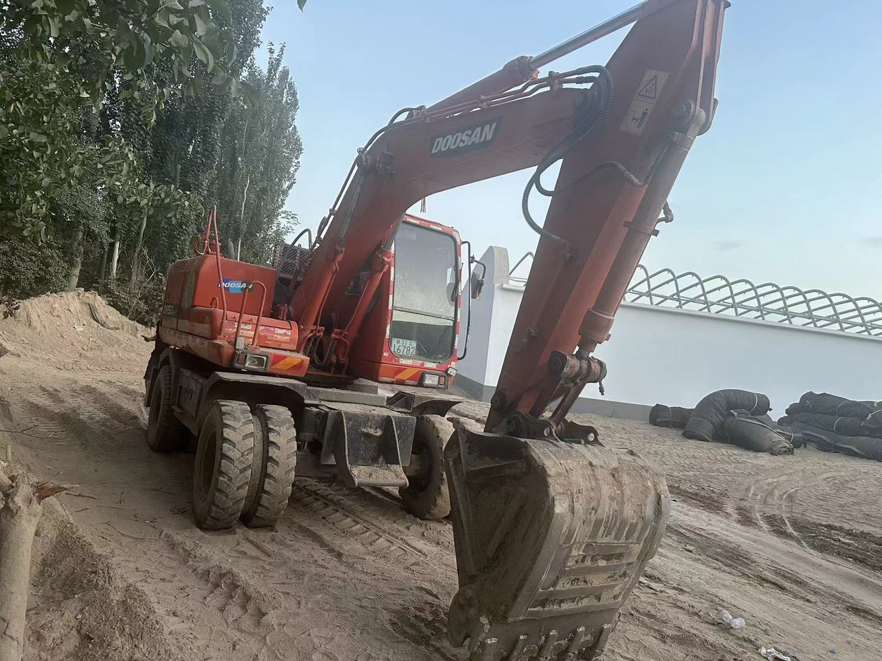 DOOSAN DH150W-7 - Excavadora de ruedas: foto 4 DOOSAN DH150W-7 - Excavadora de ruedas: foto 4