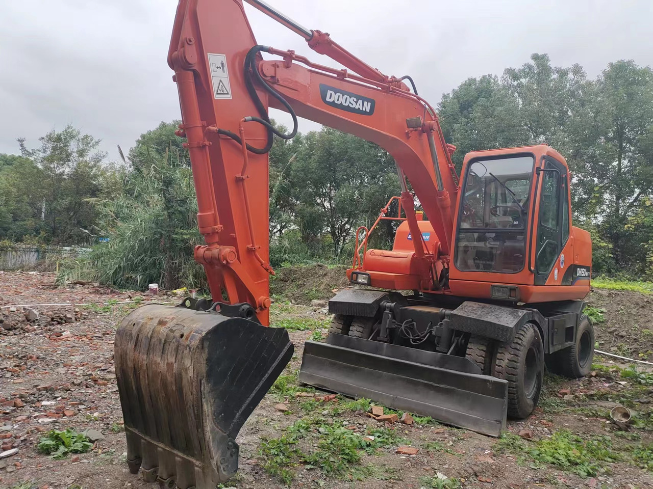 DOOSAN DH150W-7 - Excavadora de ruedas: foto 2 DOOSAN DH150W-7 - Excavadora de ruedas: foto 2