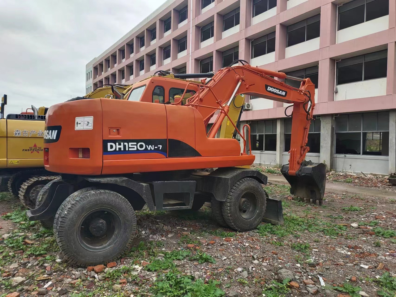 DOOSAN DH150W-7 - Excavadora de ruedas: foto 5 DOOSAN DH150W-7 - Excavadora de ruedas: foto 5