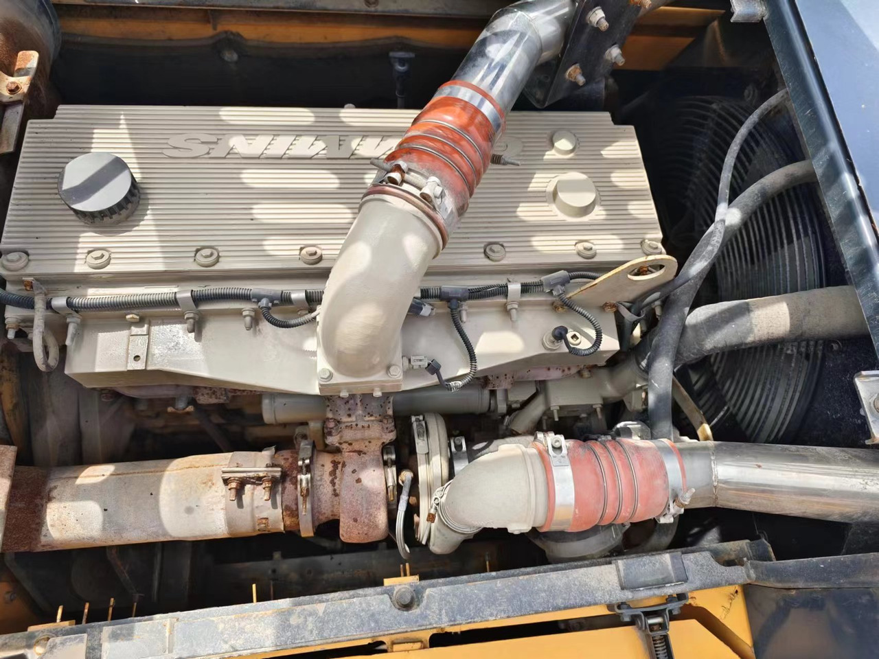 HYUNDAI R385LC-9T - Excavadora de cadenas: foto 4 HYUNDAI R385LC-9T - Excavadora de cadenas: foto 4