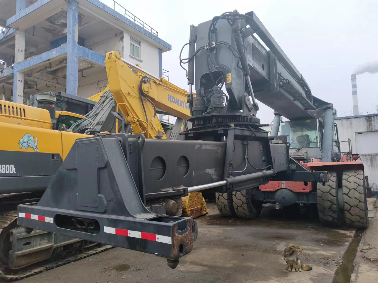 KALMAR DRF450 - Reach stacker: foto 2 KALMAR DRF450 - Reach stacker: foto 2