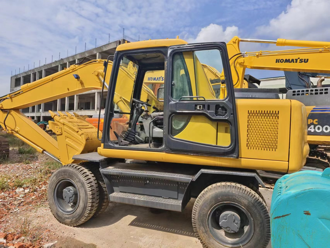 KOMATSU PW130 - Excavadora de ruedas: foto 1 KOMATSU PW130 - Excavadora de ruedas: foto 1